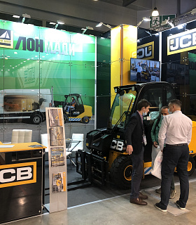 На CeMAT Russia представили электрический погрузчик JCB Teletruk 30-19E с нулевыми выбросами